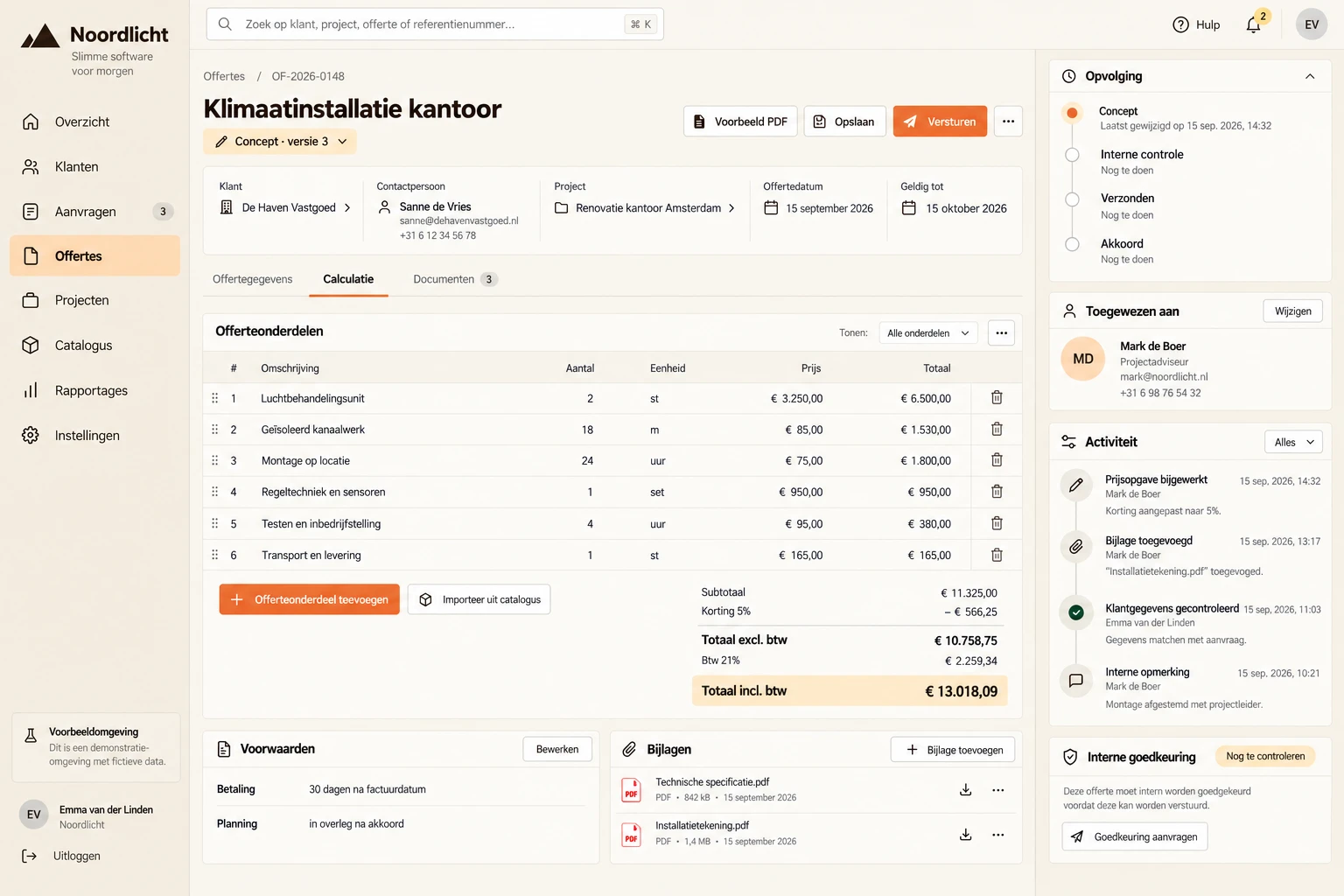 Uitgebreide voorbeeldomgeving voor offertes met klantgegevens, zes calculatieregels, btw, bijlagen en opvolging